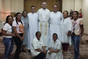 Os seminaristas David e Alison embarcam rumo ao Pará