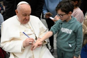 O Papa à família do  Hospital Bambino Gesù: a vossa força é dar amor