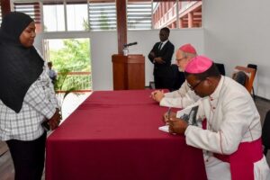 Arquidiocese da Beira lança livro sobre primeiro Bispo Dom Sebastião Soares de Resende