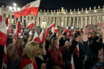 A vigília de oração na Praça São Pedro pelos 19 anos da morte de JP II