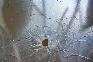 Haiti, camilianos barricados no hospital da capital. População em fuga