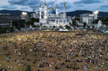 Malásia. Festa de fim do Ramadã no espírito da Páscoa, para celebrar alvorecer de paz