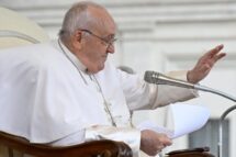 Ao Papa, na Praça São Pedro, chega a melodia da fraternidade