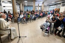 O Papa encontra crianças na Paróquia de São João Maria Vianney, em Roma