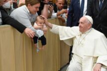 Ação Católica Italiana encontra o Papa na Praça São Pedro em 25 de abril