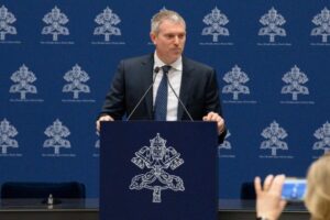 Comunicação de Matteo Bruni sobre a renúncia de uma religiosa na França