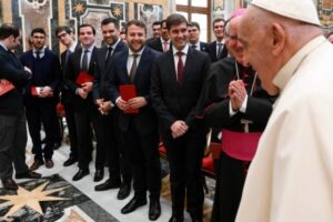Coração a Deus e sorriso largo: Papa recebe seminaristas de Sevilha
