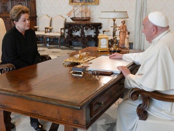 Presidente do Banco dos Brics, Dilma Rousseff recebida pelo Papa no Vaticano