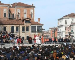 Papa a jovens de Veneza: ide contracorrente, arriscai e tomai a vida em vossas mãos