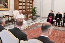 Papa: a educação dos jovens deve ser atual e ágil; livre de estereótipos inatingíveis