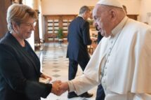 Papa recebe em audiência a presidente da Suíça