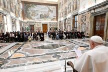 Papa Francisco: quantas lágrimas ainda escorrem pela face de Deus em nosso mundo!