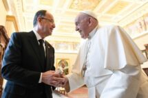 Francisco recebe o presidente da Albânia no Vaticano