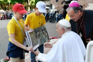 Papa às crianças: não tenham medo de ir contracorrente para fazer o bem