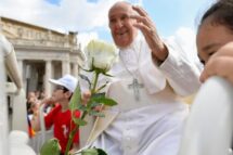 Papa: a humildade é tudo, a virtude que nos salva do mal