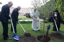 Papa voltará ao local que testemunhou encontro pela paz com Peres e Abbas