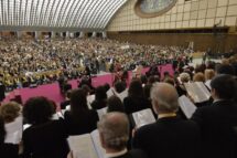 Corais do mundo inteiro em audiência com o Papa no Vaticano