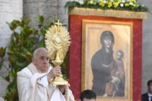 Francisco: com o “pão do amor”, reconstruir o que o ódio destrói