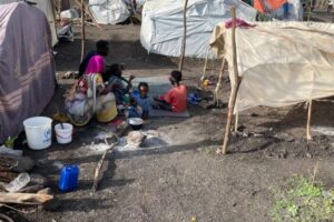 Sudão: Escolas fechadas, risco de epidemias, violação dos direitos humanos