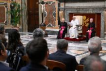 O Papa recomenda aos artistas a oração do bom humor