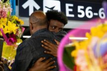 Refugiados afegãos chegam à Itália por Corredores Humanitários