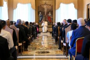 O Papa: não se faz nada na vida religiosa e no apostolado sem oração