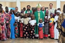 Dom Maurício Jardim em visitas missionárias a paróquias do norte de Moçambique