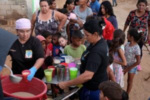 Estendamos a mão fraterna aos que têm menos