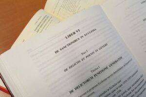 Pós-doutorado no Instituto de Direito Canônico de Londrina