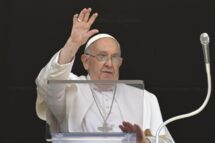 Papa no Angelus: “Devemos estar atentos à ditadura do fazer”