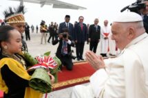 Papa Francisco já está na Indonésia