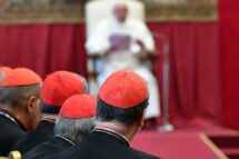 Papa escreve aos cardeais: objetivo déficit zero, reduzir os custos e evitar o supérfluo