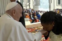 Ministra da Cultura, Margareth Menezes, encontra o Papa Francisco durante visita oficial à Europa