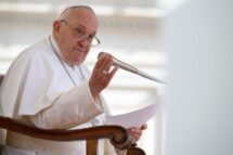 Papa Francisco, audiências canceladas devido a “uma gripe leve”