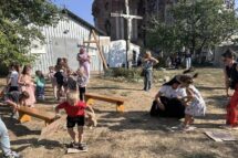 Ucrânia: alegria e simplicidade das crianças de Kharkiv