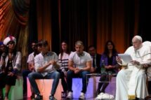 O Papa: propor uma nova economia num mundo ameaçado por guerras e armas