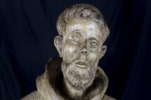 Relíquia de S. Francisco levada à Terra Santa em peregrinação para invocar a paz