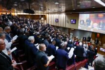 Pe. Radcliffe no retiro sinodal: não aos medos e narcisismos, mas ouvir com o coração aberto