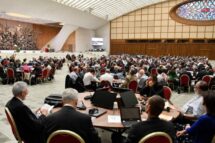 Timothy Radcliffe: “conduzir as ovelhas da sacristia para a praça pública”