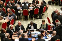 Sínodo: melhor mesa redonda do que piramidal