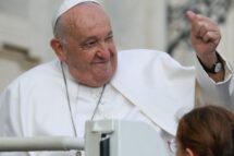 Papa em mensagem em vídeo a Madri: um jovem que fica parado é um idoso morto