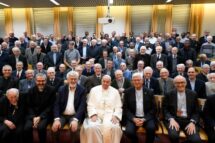 “Não ter medo de nada”: Papa Francisco se reúne com jesuítas na Bélgica