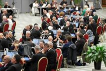 Sínodo: dois fóruns de estudo dedicados à figura do bispo e ao povo de Deus