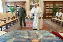 No encontro de 35 minutos, Papa recebe de Zelensky quadro sobre o massacre de Bucha