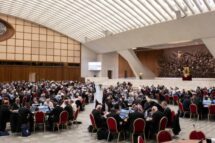 Hollerich: há necessidade de uma Igreja enraizada em um lugar e em uma cultura