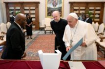 Francisco recebe em audiência o presidente da Libéria