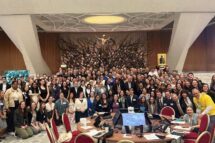 O Sínodo se rejuvenesce escutando 150 estudantes universitários