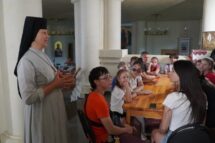 Papa agradece às crianças em oração pela paz