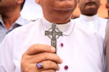 Situação dos cristãos piora em todo o mundo, diz relatório da Ajuda à Igreja que Sofre