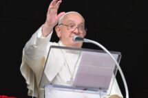 Angelus: caridade é olhar o próximo como fez Jesus, esmola não é beneficência